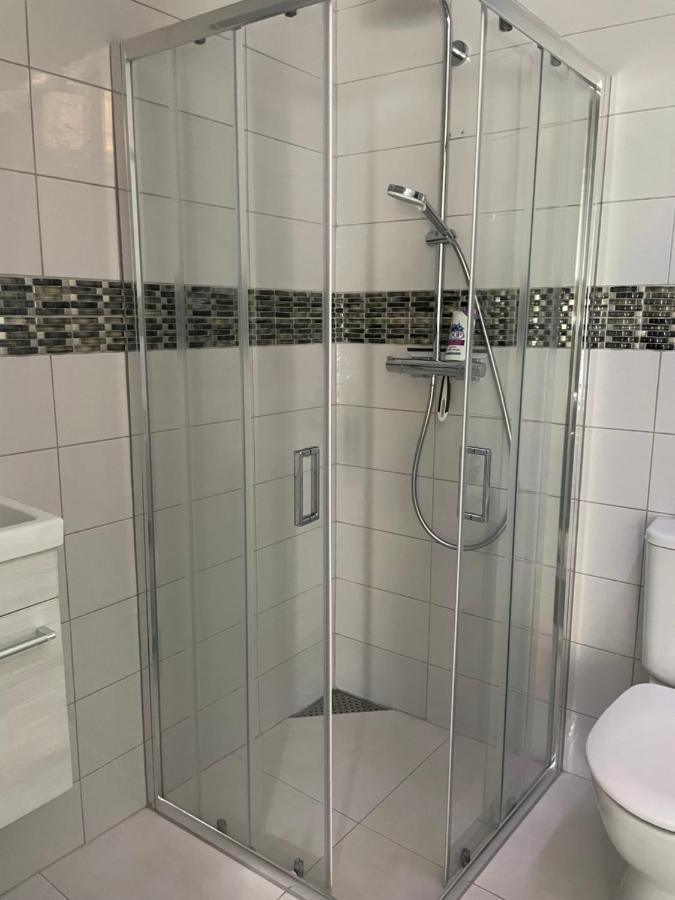 Gasthof Executive Double With En-suite In Rue Trevires R3